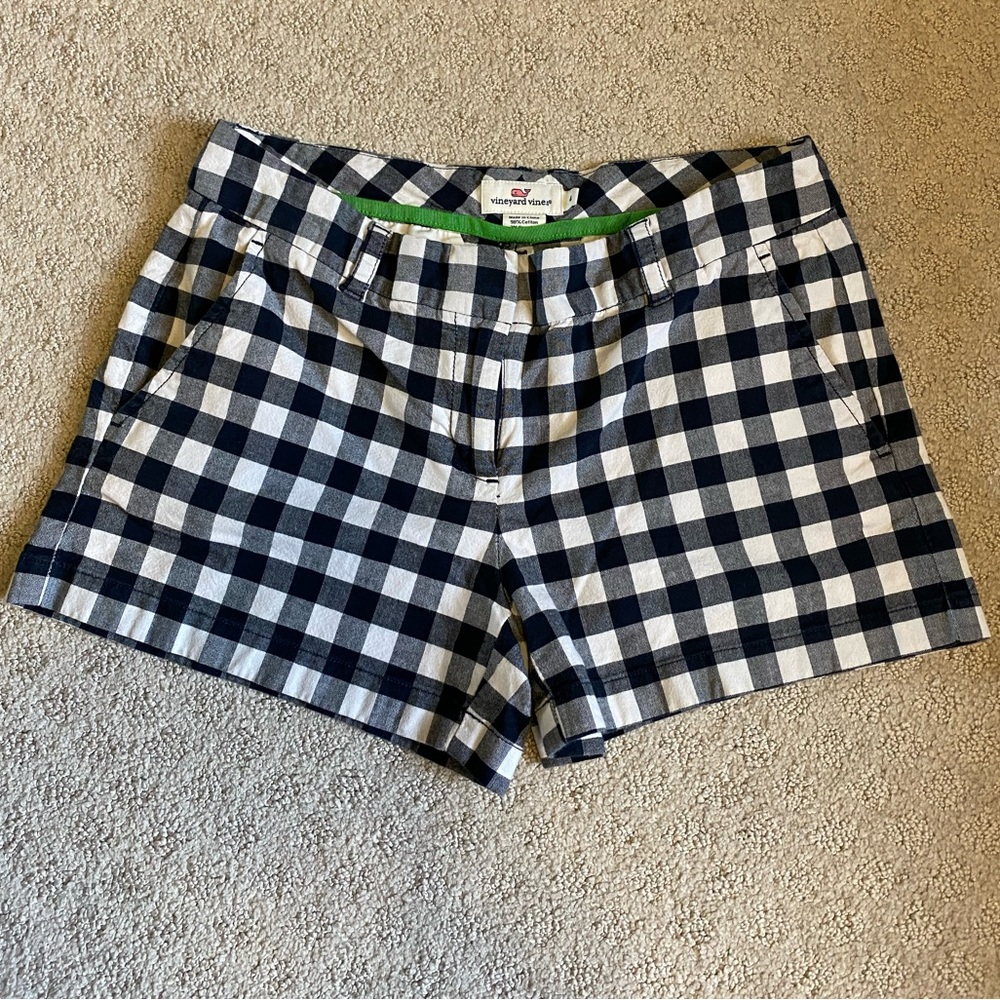 Vineyard Vines Navy blue and White checkered shorts